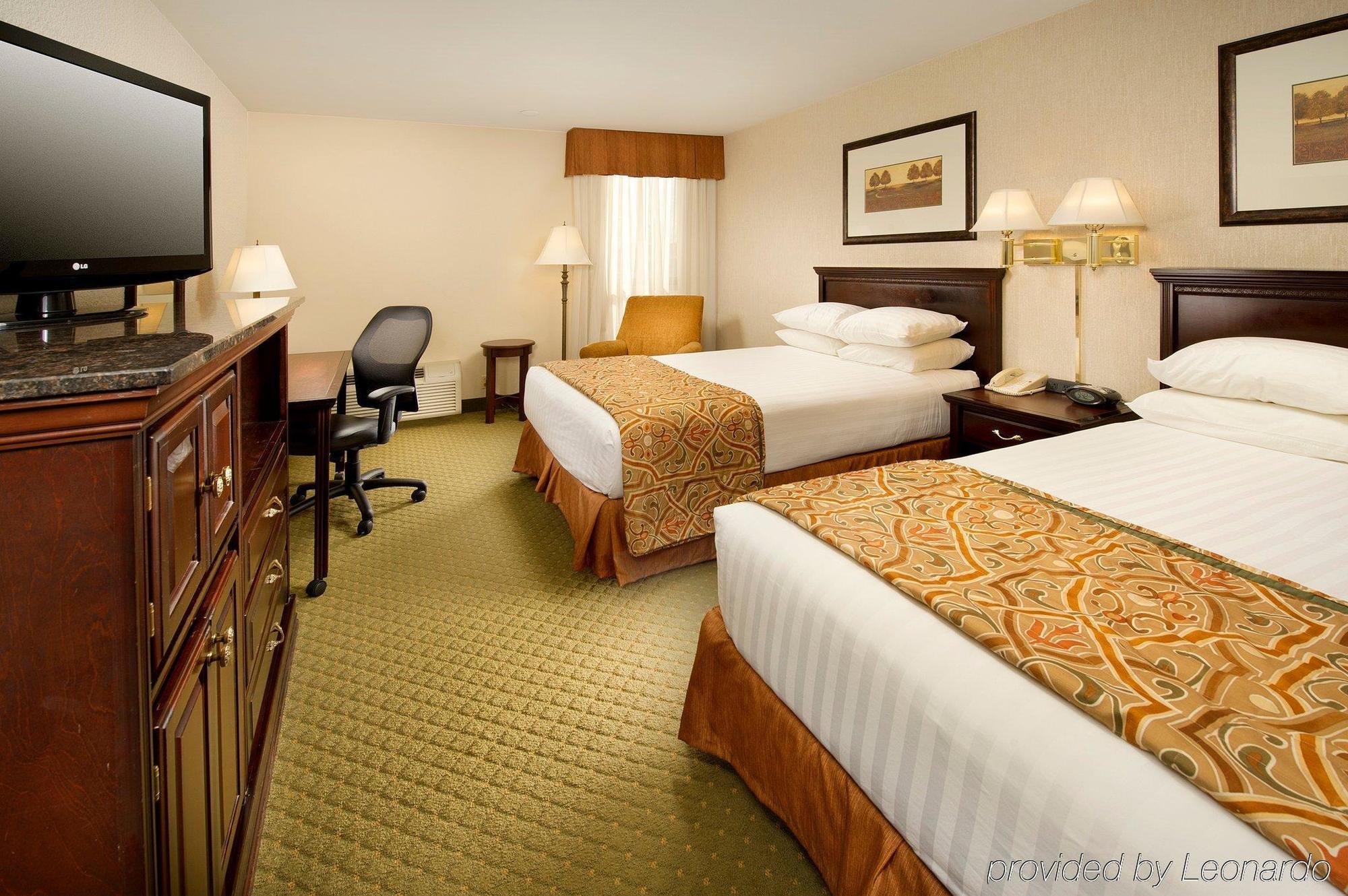 Drury Inn & Suites Greensboro Eksteriør bilde